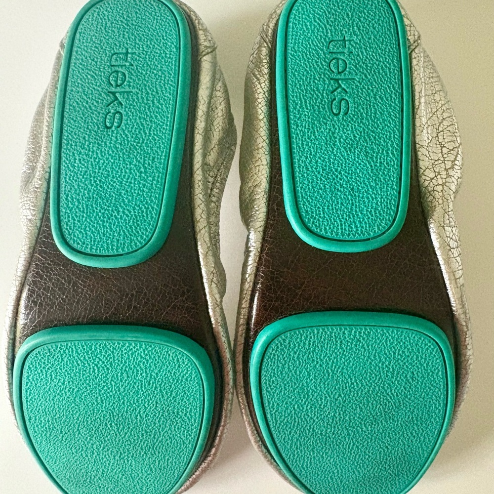 Tieks Silver Screen Ballet Flats Size 8 Excellent Condition - Picture 8 of 9